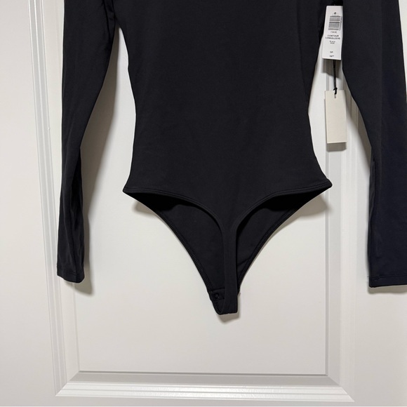 Aritzia Babaton Contour Bodysuit Long Sleeves Black Square Neck NWT - Picture 6 of 9